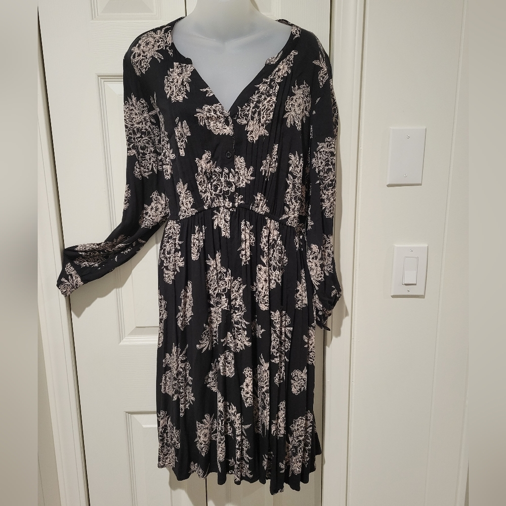 Torrid; Size 1; Black with cream floral